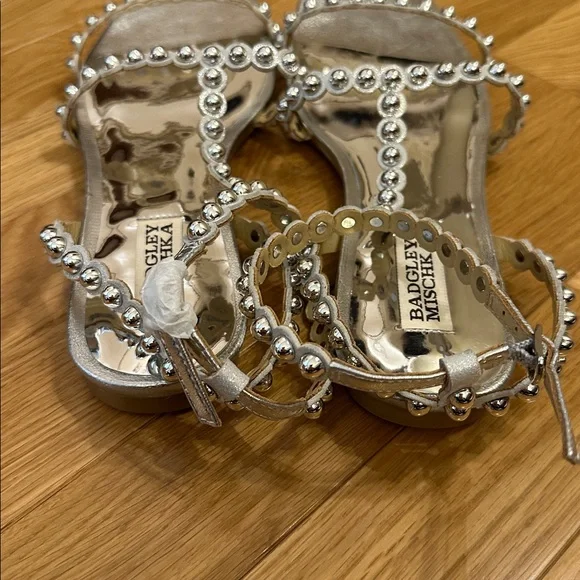 Badgley Mischka Embellished T-Strap Flat Sandals NWOT - Picture 7 of 8